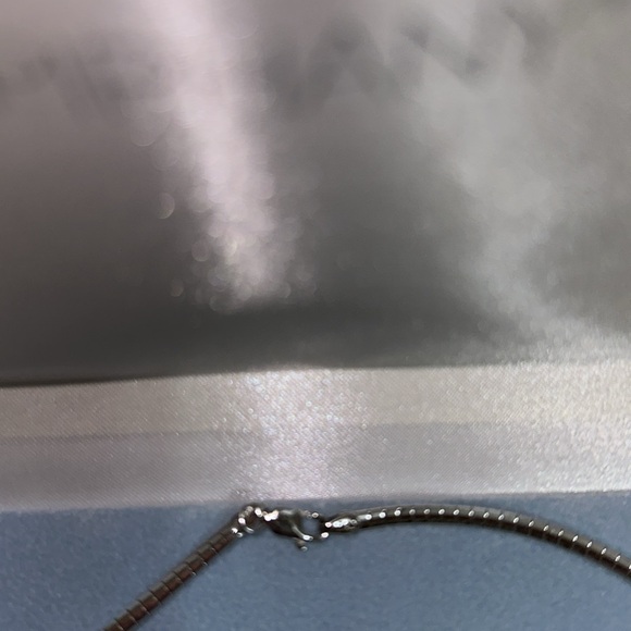 Epiphany Necklace with 3 cubic zirconia - Picture 4 of 6